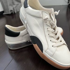 Dolce Vita Womens size 7.5 sneakers.